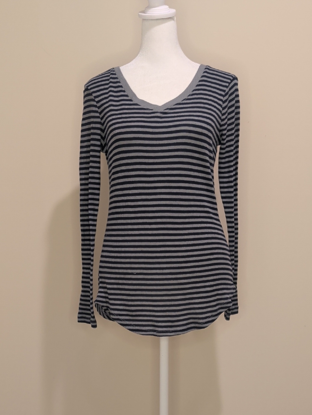 No Boundaries Navy & Gray Striped V-Neck Long Sleeve Top